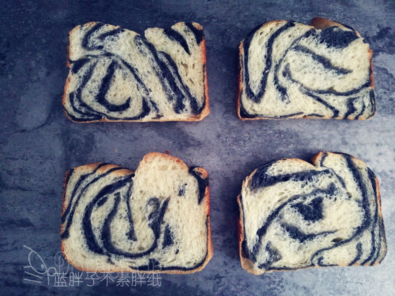 Steps to Make Zebra Toast (Bread Machine Version)