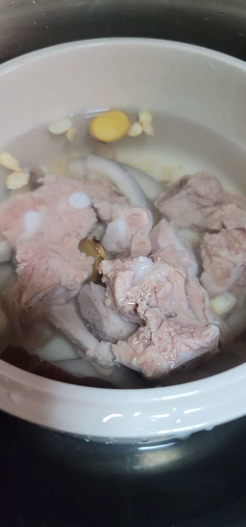 Steps for Making Coconut King Ginseng Pork Rib Soup