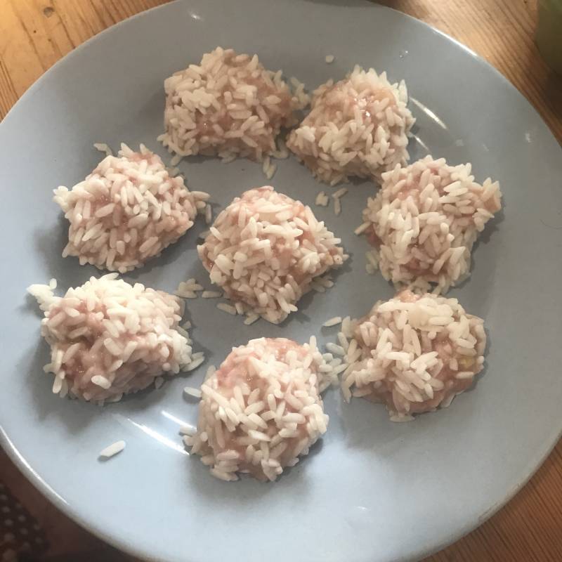 Steps for Making Pearl Lotus Root Meatballs