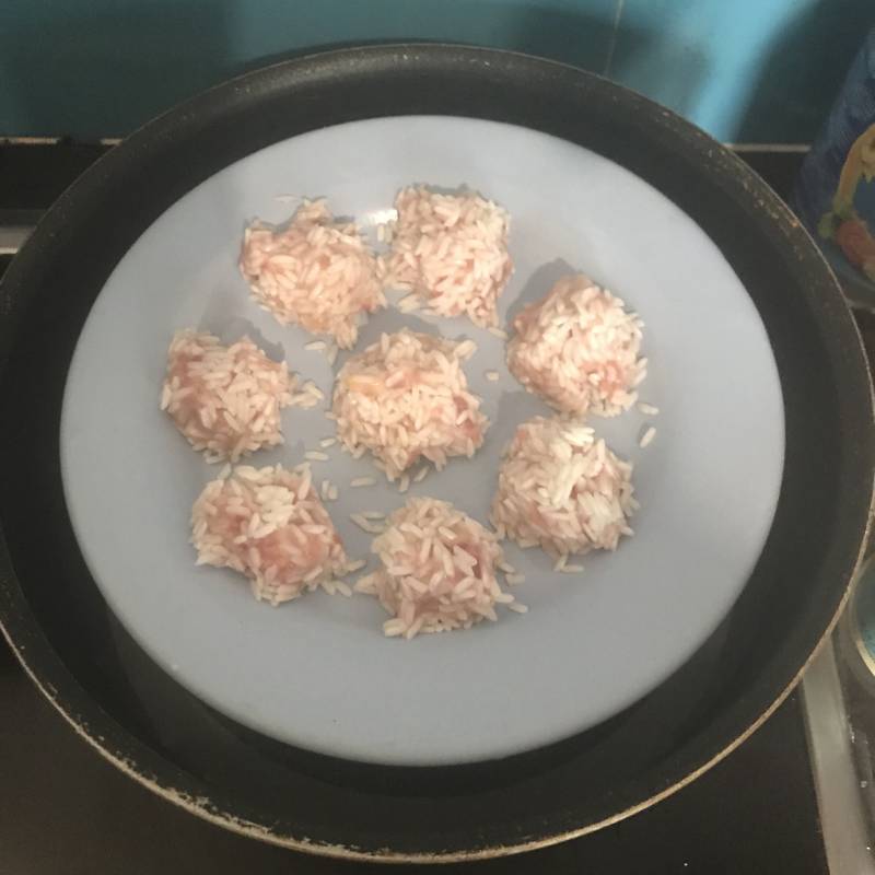 Steps for Making Pearl Lotus Root Meatballs