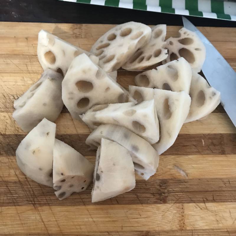 Steps for Making Pearl Lotus Root Meatballs