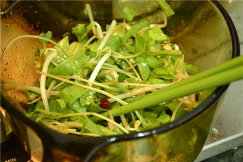 Detailed Steps for Refreshing and Appetizing. Thai Mango Shrimp Salad