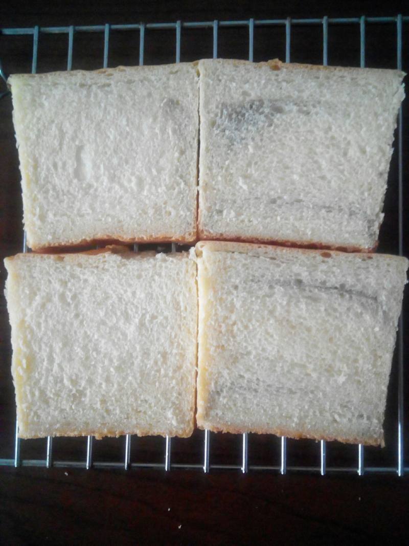 Steps for Making Toast with Medium Gluten Flour