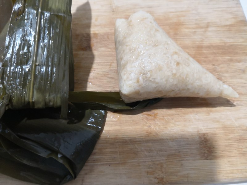 Steps for Making Thai Sweet and Spicy Zongzi