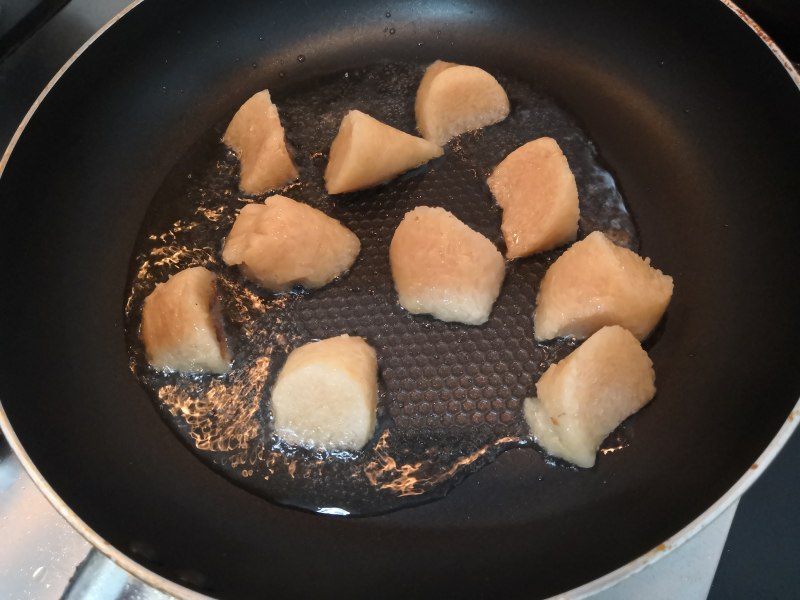 Steps for Making Thai Sweet and Spicy Zongzi