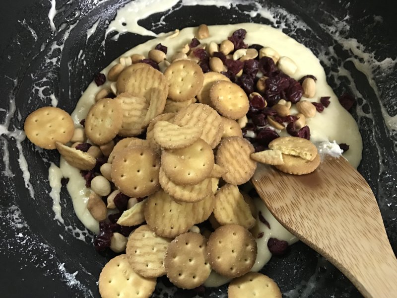 Steps for Making Original Snowflake Crisps