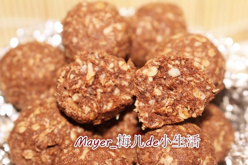 Steps to Make Chocolate Oat Energy Balls