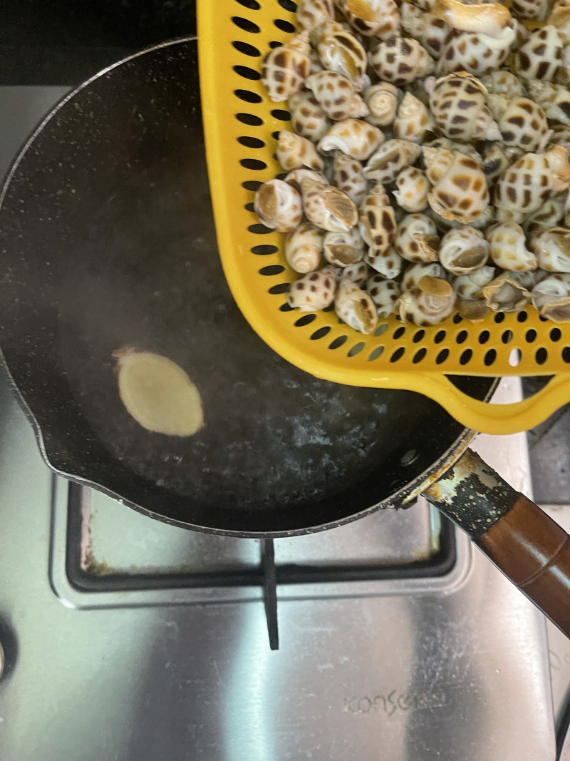 Steps for Making Sand Ginger Baked Whelk