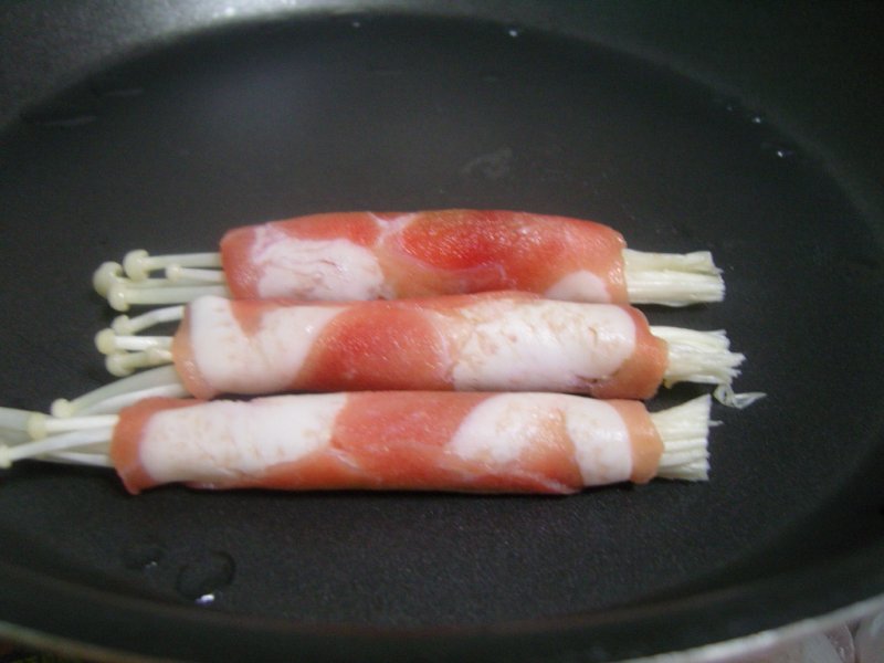 Steps for Making Golden Needle Beef Rolls