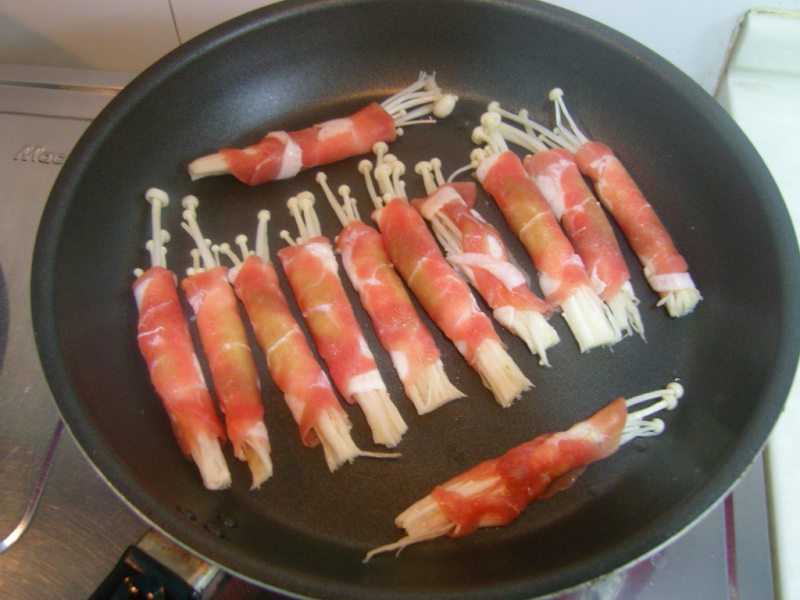 Steps for Making Golden Needle Beef Rolls