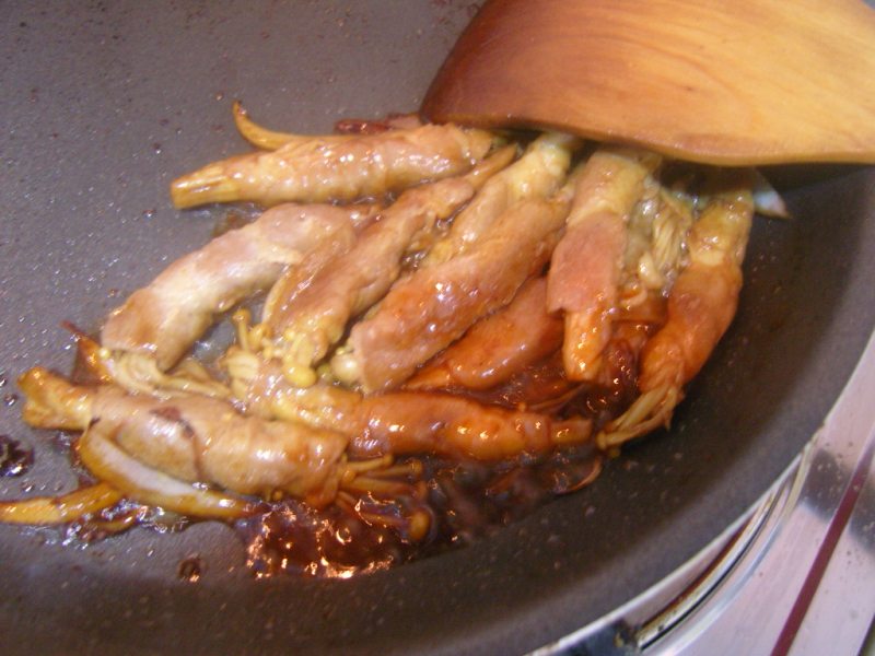 Steps for Making Golden Needle Beef Rolls