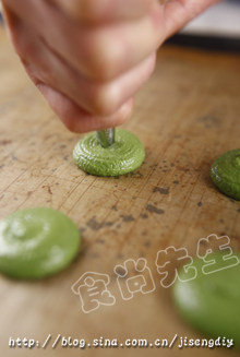 Steps to Make Green Tea Macarons