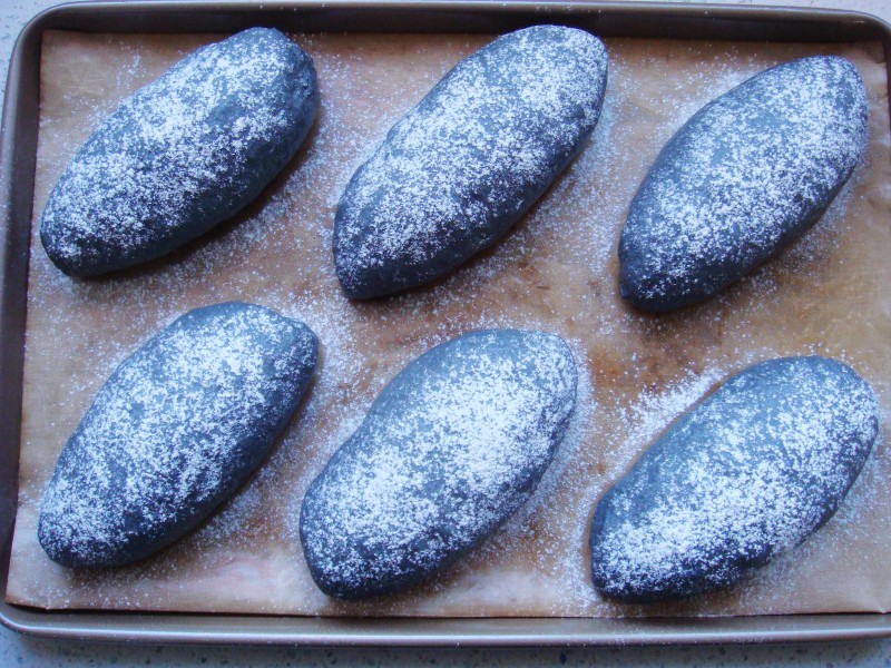 Steps for Making Bamboo Charcoal Soft European Bread