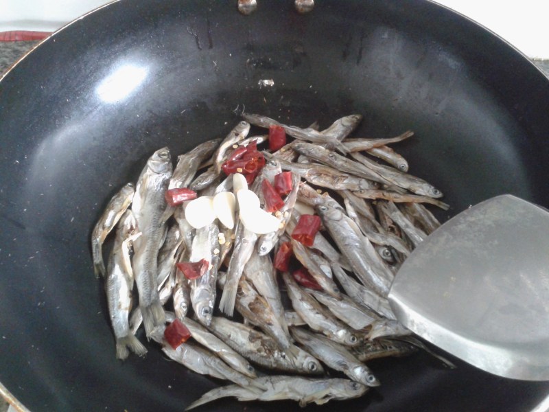 Steps for Cooking Spicy Fried Fish