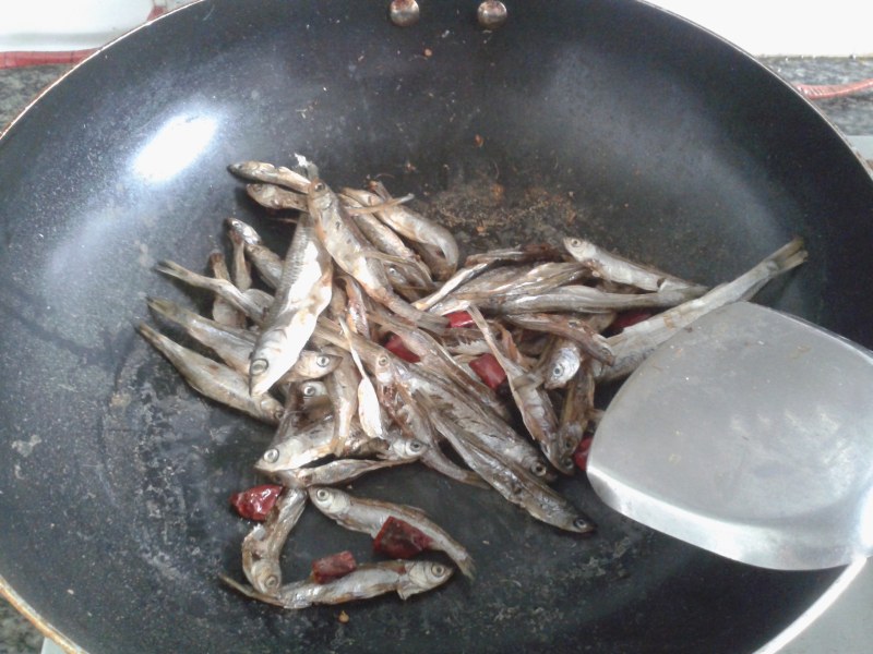 Steps for Cooking Spicy Fried Fish