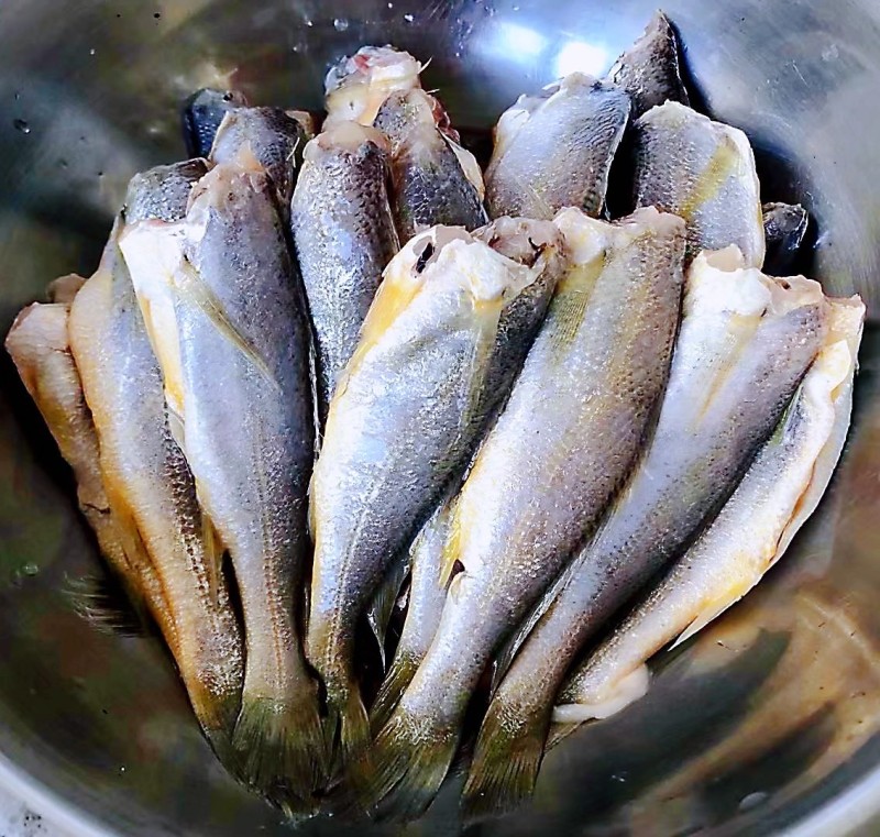 Steps for Making Crispy Butterfly Yellow Croaker