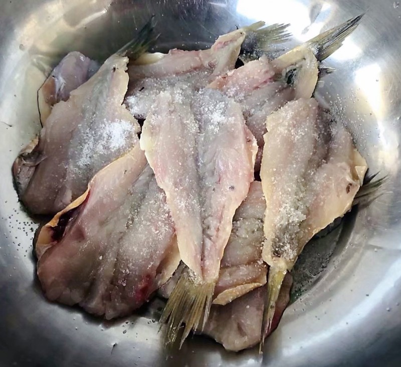 Steps for Making Crispy Butterfly Yellow Croaker