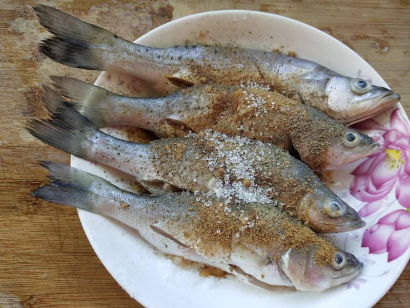 Steps for making Fried Perch