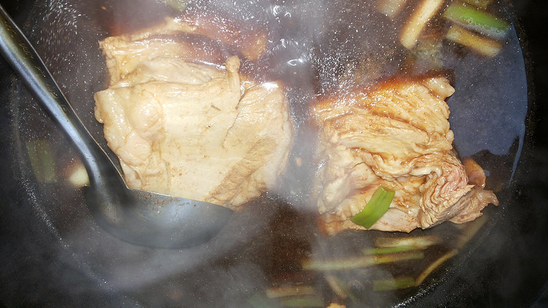 Steps for Cooking Steamed Pork with Potatoes - Rising to the Top