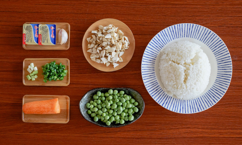 Steps for Making Vegetable and Matsutake Mushroom Fried Rice