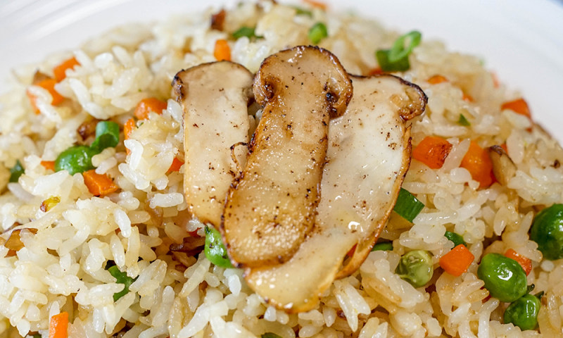 Steps for Making Vegetable and Matsutake Mushroom Fried Rice