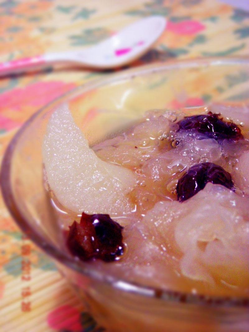 Beauty and Health Boosting Blood Supplement - Snow Pear and Tremella Fungus Congee with Rock Sugar