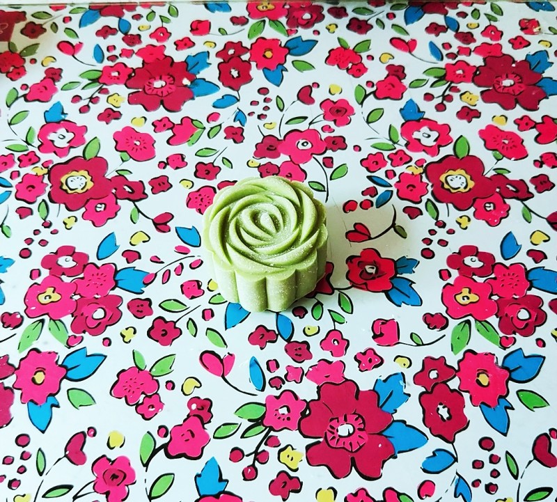 Steps for Making Colorful Mung Bean Mooncake