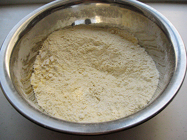 Steps for Making Cornmeal Steamed Cake with Milk Flavor