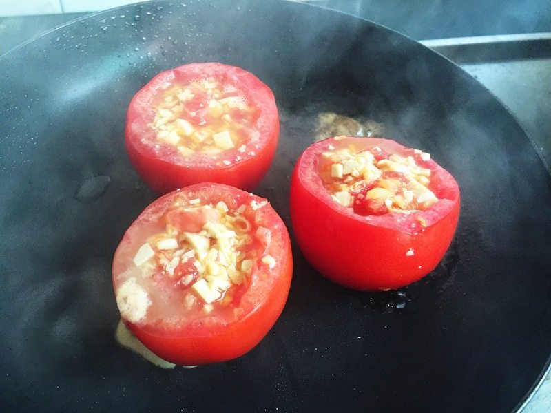 Step-by-Step Instructions for Egg Tofu Baked Tomato