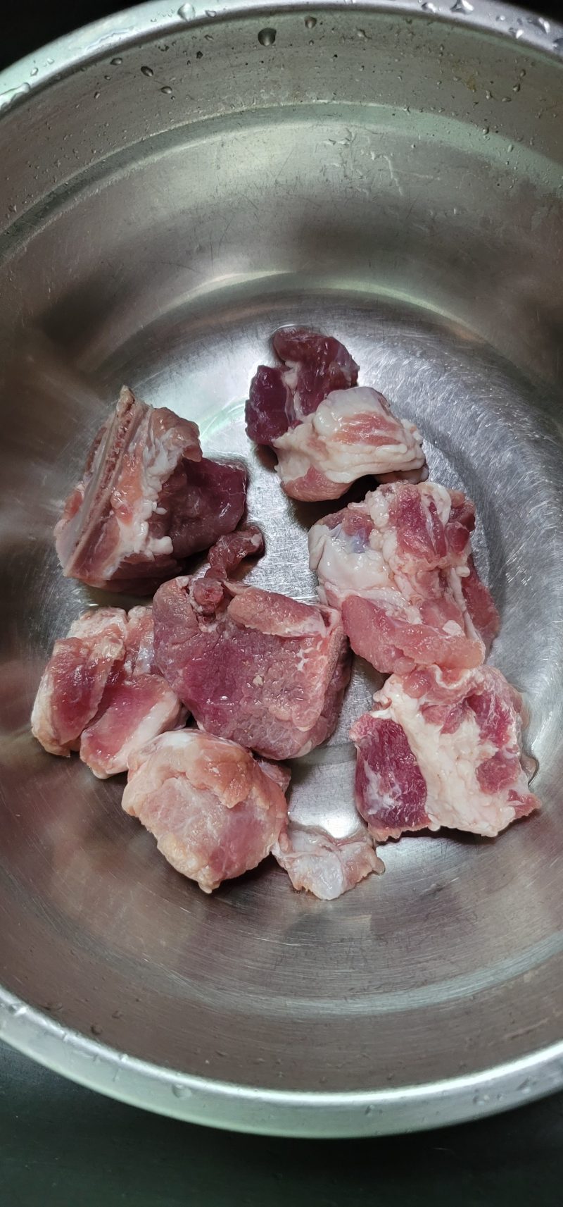 Steps for Making Chinese Foxglove and American Ginseng Pork Rib Soup