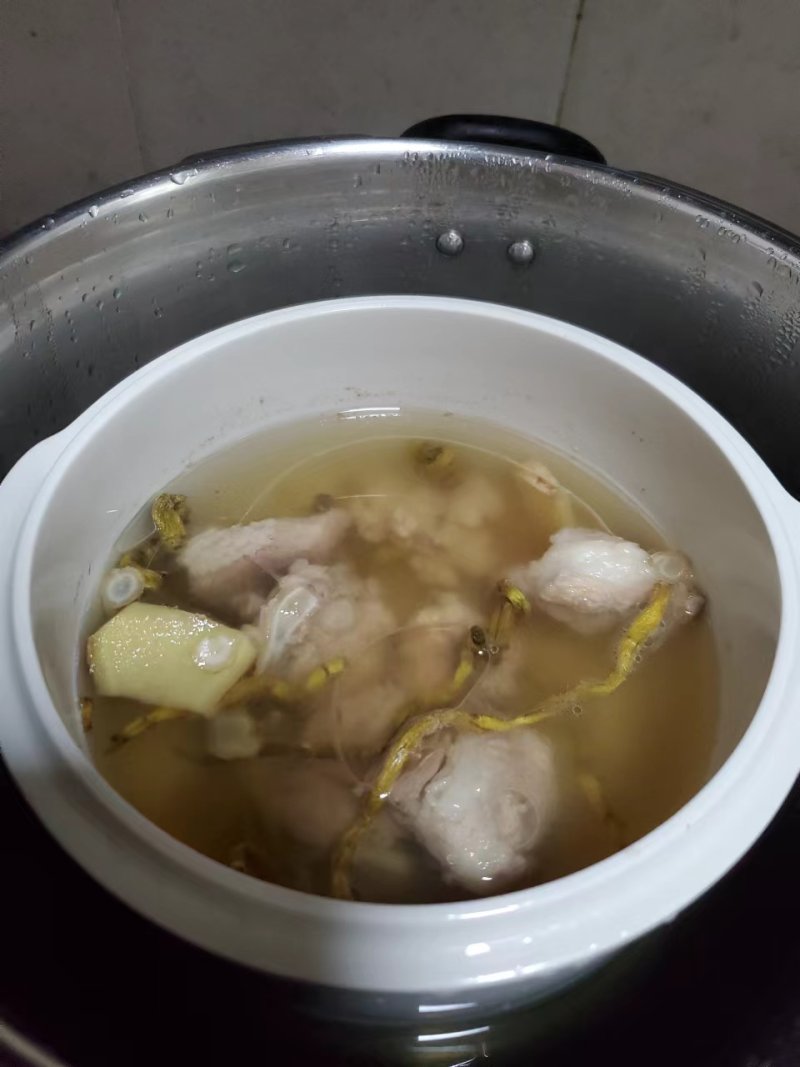 Steps for Making Chinese Foxglove and American Ginseng Pork Rib Soup