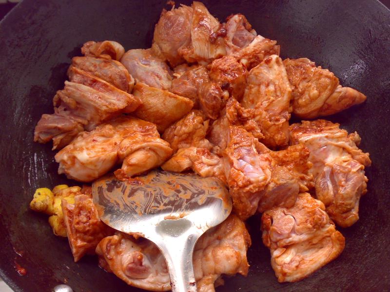 Steps for Making Braised Pork Knuckles with Fermented Bean Curd