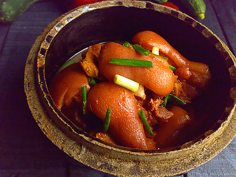 Braised Pork Knuckles with Fermented Bean Curd