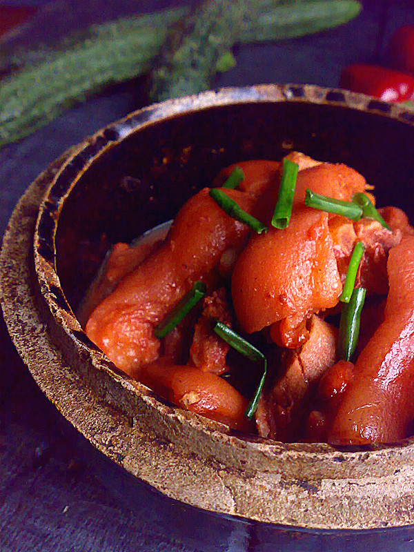 Braised Pork Knuckles with Fermented Bean Curd