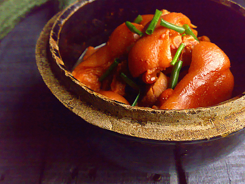 Braised Pork Knuckles with Fermented Bean Curd