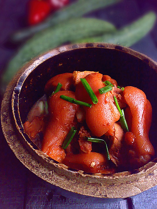 Braised Pork Knuckles with Fermented Bean Curd