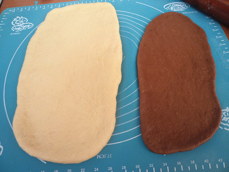 Steps for Making Cocoa Two-Tone Toast
