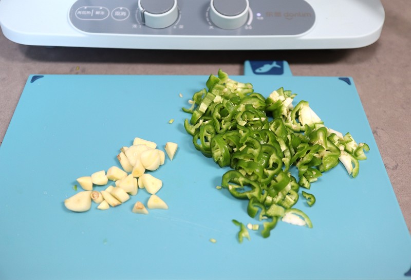 Steps for Making Minced Pork and Chili Pepper Noodles