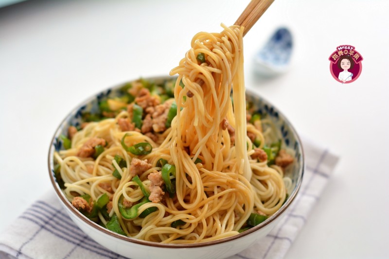 Minced Pork and Chili Pepper Noodles