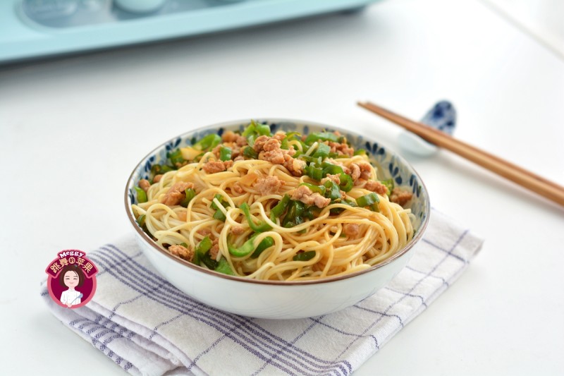 Minced Pork and Chili Pepper Noodles