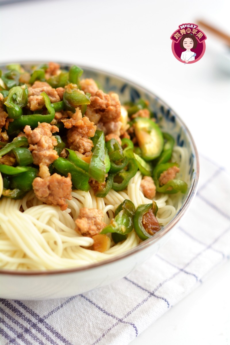 Minced Pork and Chili Pepper Noodles