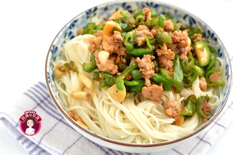 Minced Pork and Chili Pepper Noodles