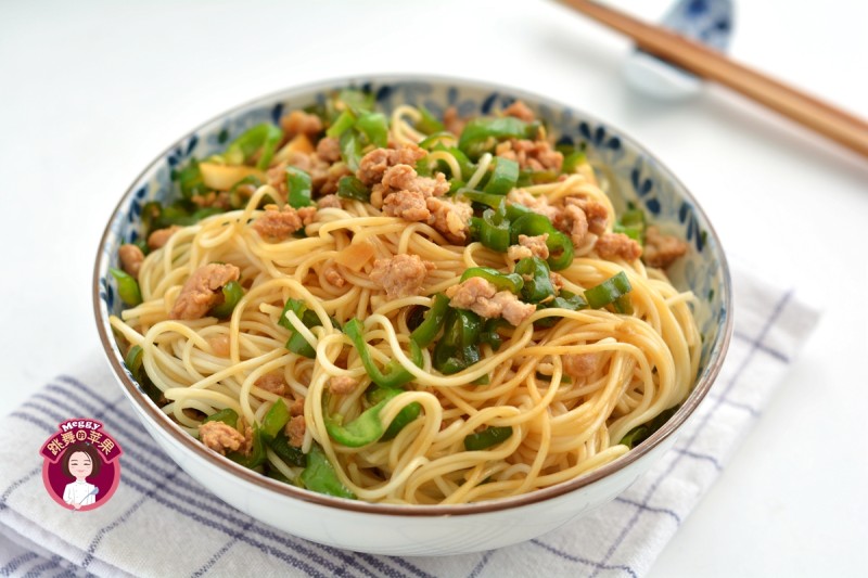 Minced Pork and Chili Pepper Noodles