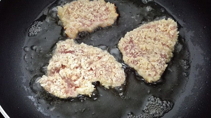Steps for making crispy fried pork chop