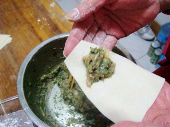 Steps to Make Pork and Cilantro Dumplings with Thin Skin