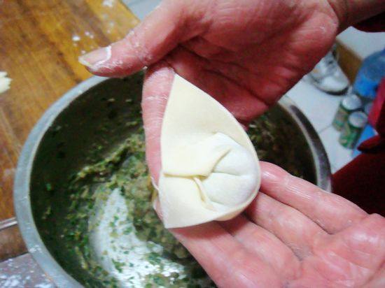 Steps to Make Pork and Cilantro Dumplings with Thin Skin