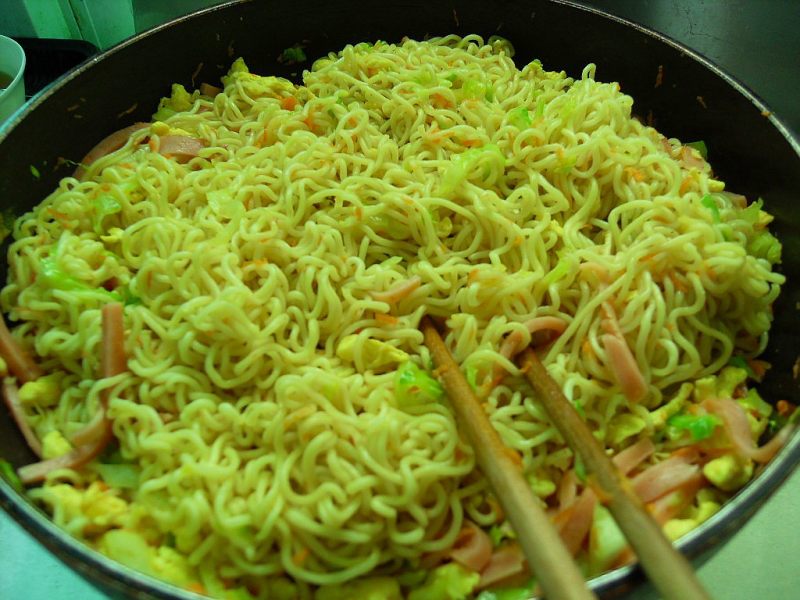 Steps for Cooking Colorful Home-style Noodles