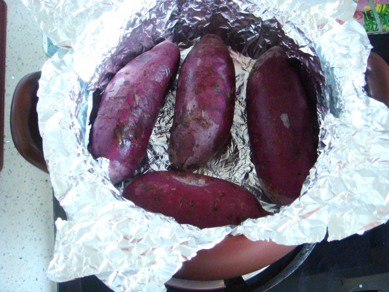 Steps for making Kunbo Clay Pot Roasted Sweet Potato