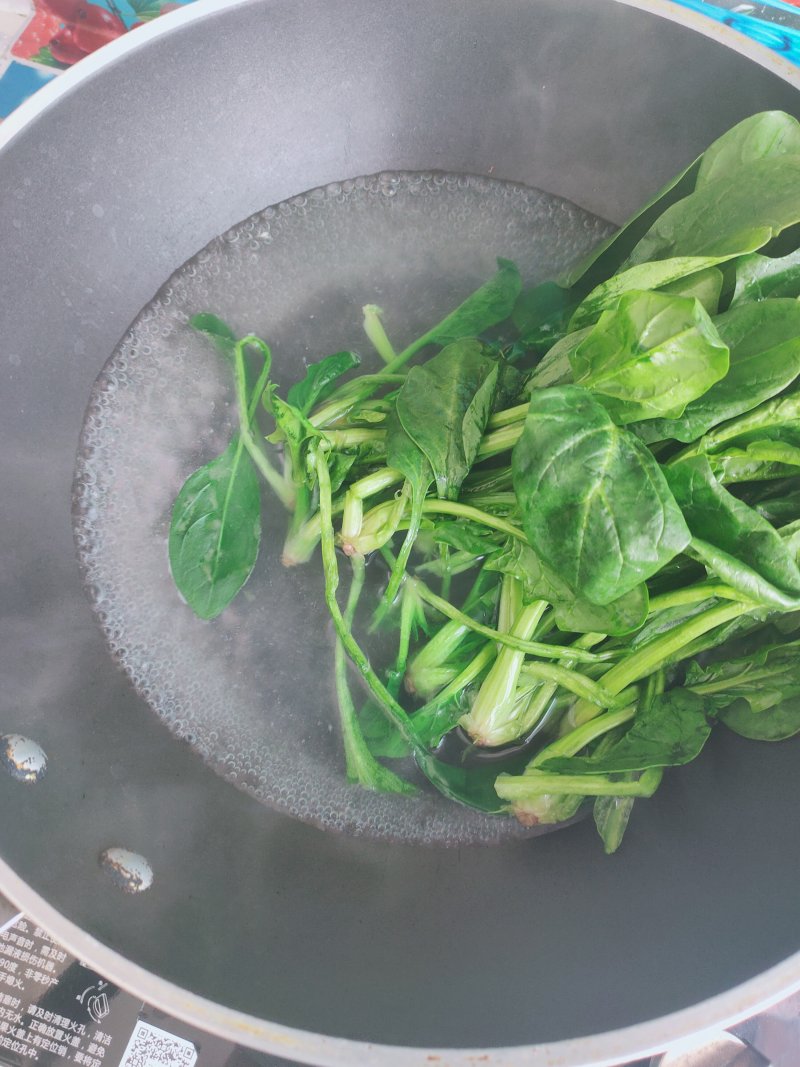 Steps for Cooking Oyster Sauce and Bean Curd Stir-Fried Spinach