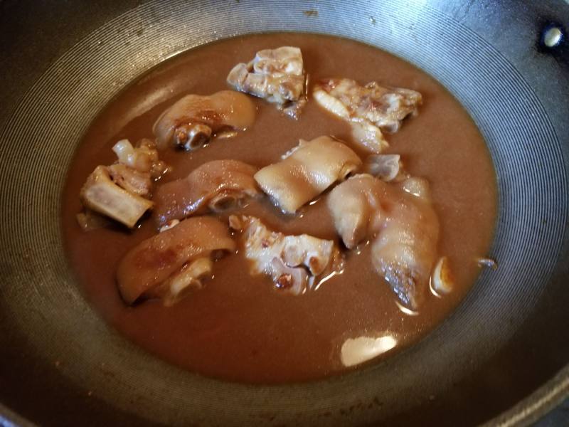 Steps for Cooking Braised Pig Trotters with Fermented Bean Curd and Dried Bean Curd Sticks